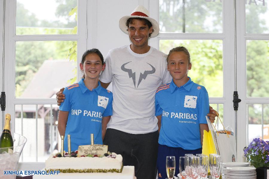 Tenis: Nadal celebra su 28 cumpleaños en Roland Garros