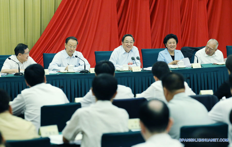 Máximo asesor político chino pide mejorar formación profesional