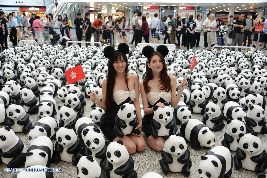 1600 pandas de papel llegan al aeropuerto Internacional de Hong Kong