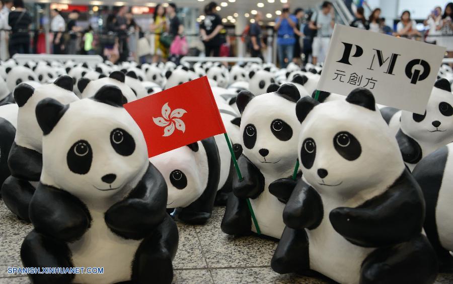 1600 pandas de papel llegan al aeropuerto Internacional de Hong Kong