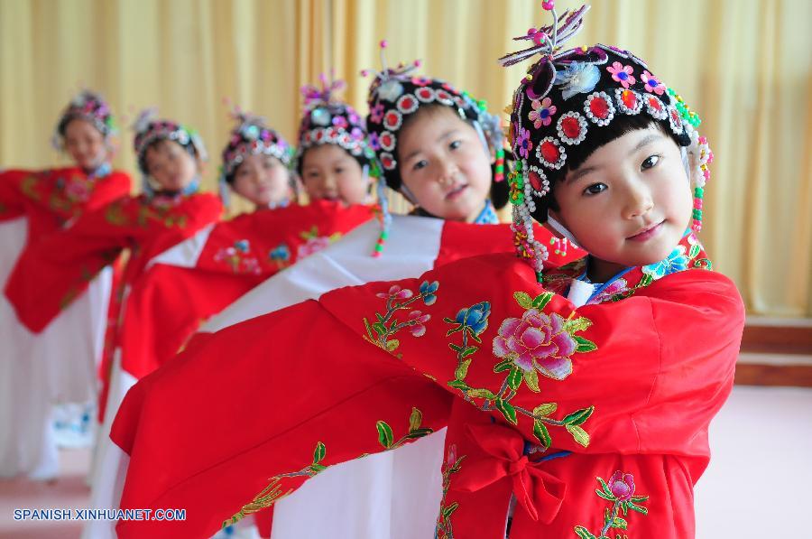 Shandong: Niños aprenden Opera de Beijing  2