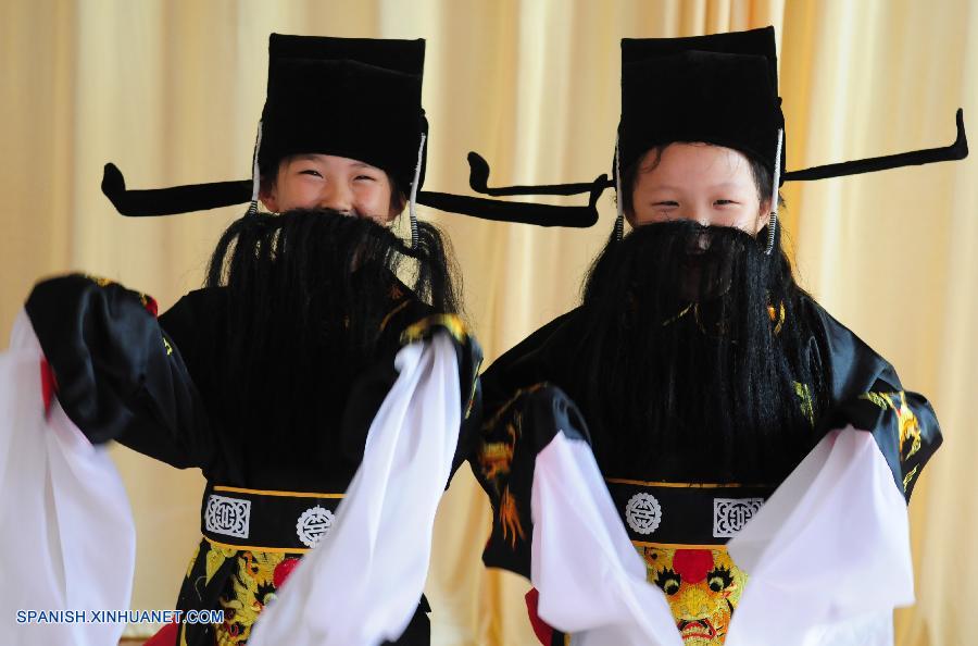 Shandong: Niños aprenden Opera de Beijing 