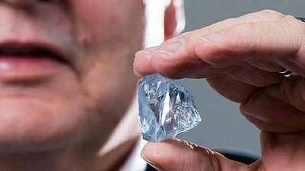 Hallan en Sudáfrica uno de los diamantes más extraños del mundo
