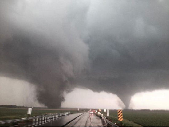 'doble tornado' en Nebraska deja dos muertos y decenas de heridos