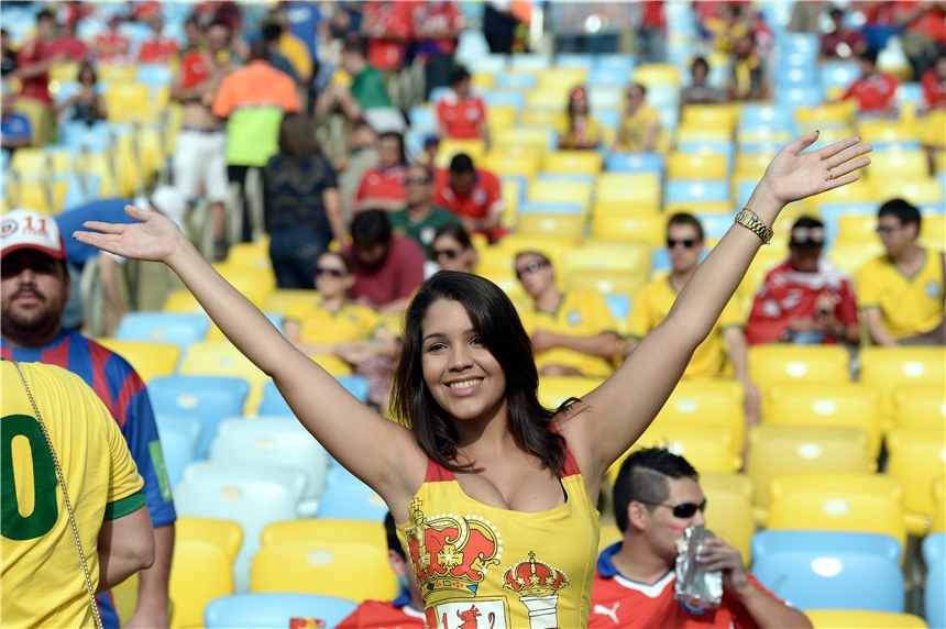 Diosa de pechos española se roban las miradas del Mundial