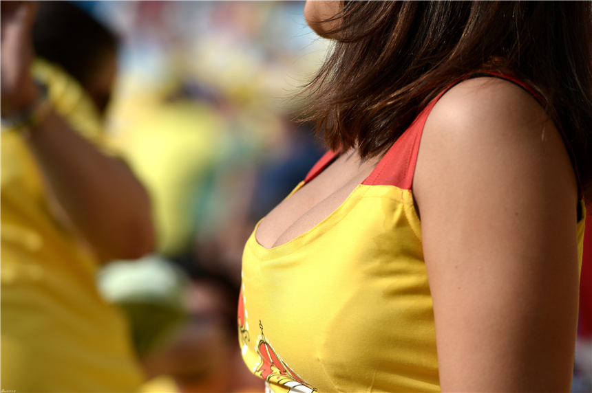 Diosa de pechos española se roban las miradas del Mundial