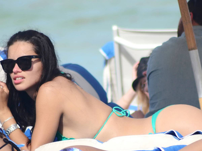Adriana Lima presume sus curvas en Miami