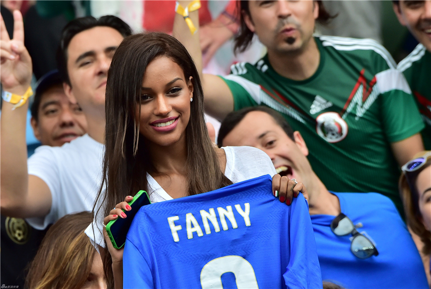 Fanny Robert, novia sexy de Balotelli ilumina en el Mundial