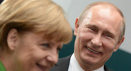 Putin y Merkel discuten necesitad de extender tregua en Ucrania