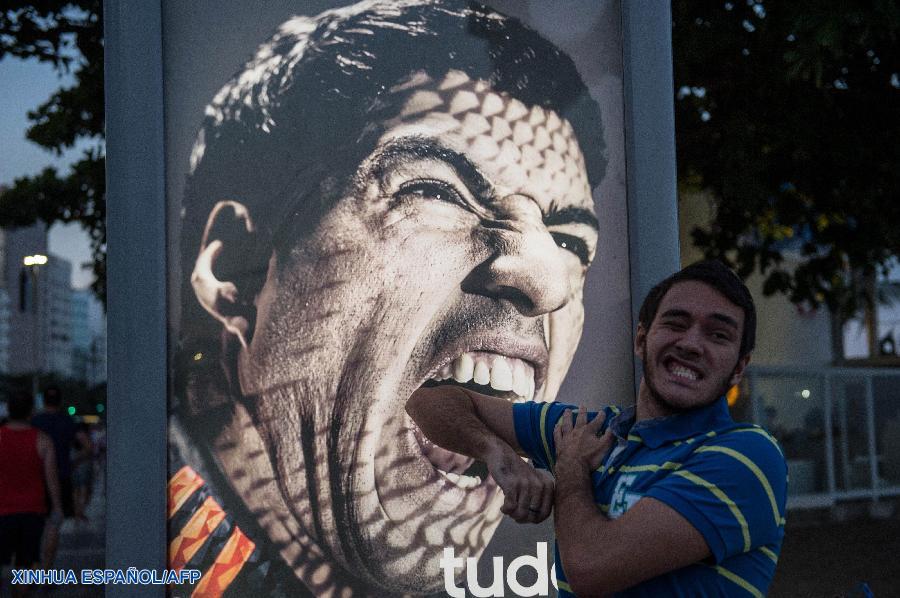 Mundial 2014: ¡No me muerdas, Suárez! 