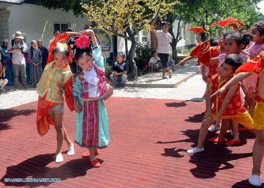 China: Vida cotidiana de condado Yining de Xinjiang 