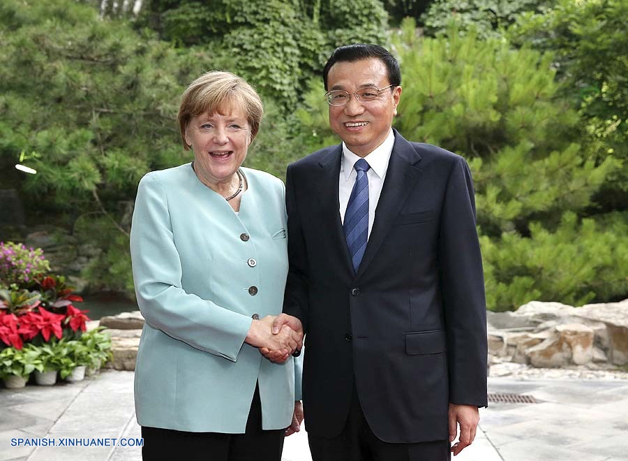 PM chino se reúne con canciller alemana antes de conversaciones oficiales