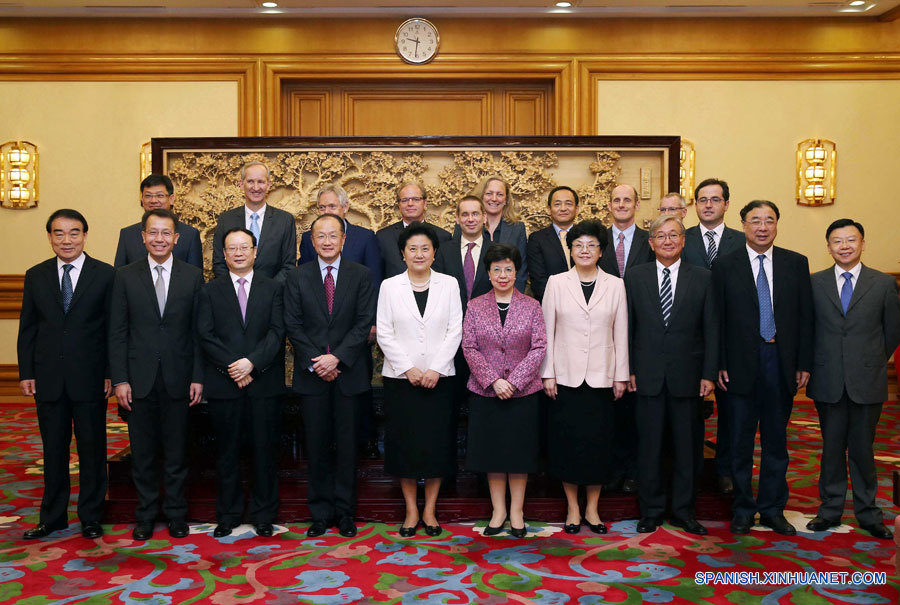 Viceprimera ministra china se reúne con jefa de OMS y con presidente de BM