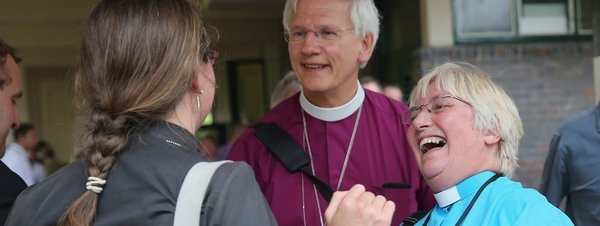La Iglesia anglicana vota a favor de las mujeres obispo