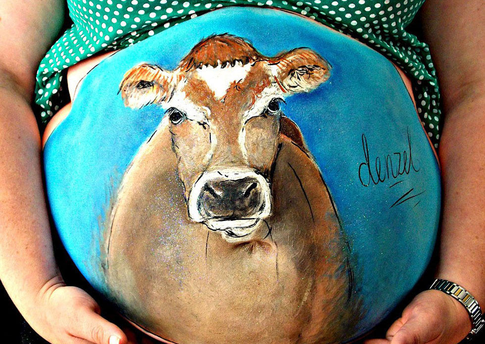 Pintura sobre el vientre para celebrar la vida