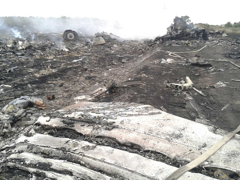 Revelan primeras imágenes de avión malayo derribado en Ucrania