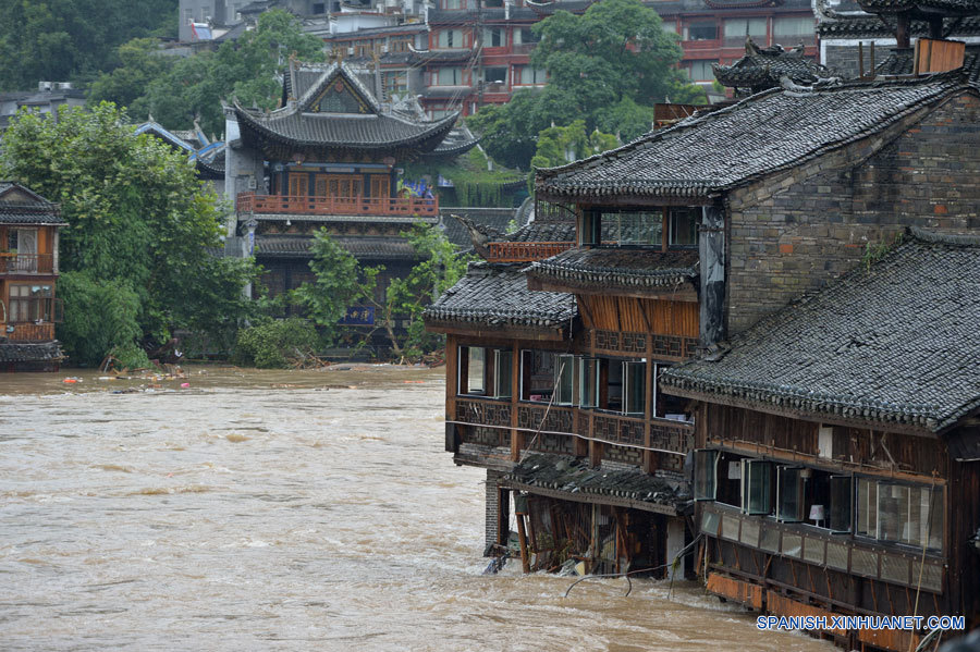 Tormentas de lluvia en China causan al menos 34 muertes