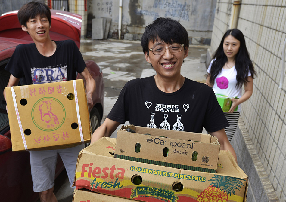 Estudiante usa Wechat para vender fruta