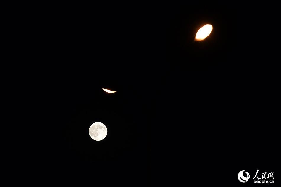 “Súper Luna” en el cielo nocturno