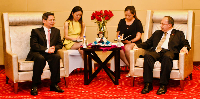 Con la presencia del ministro asistente de Relaciones Exteriores, Zheng Zeguang, se celebra en Pekín el día Nacional de Ecuador. 