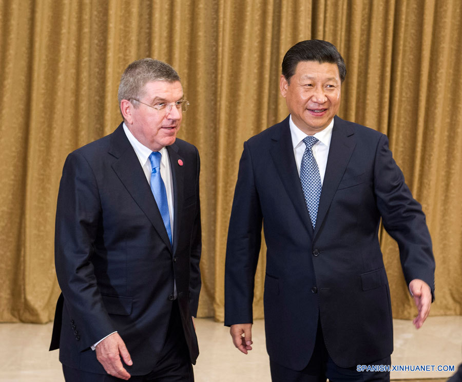 Xi Jinping se reúne con presidente del Comité Olímpico Internacional 
