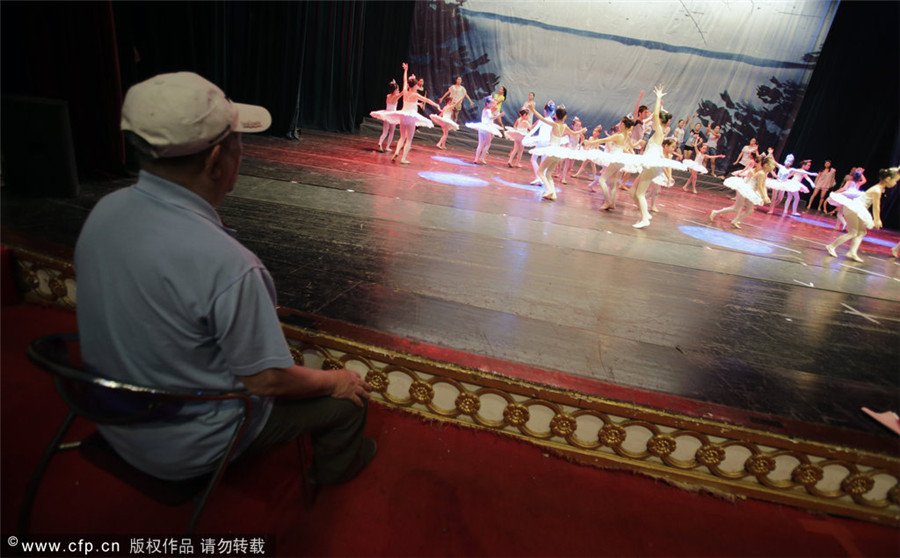 Xing ensaya una futura actuación. Wuhan. Hubei. [Foto/PPC] 
