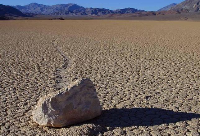 Resuelto el enigma de las piedras reptantes en el Valle de la Muerte