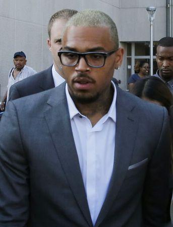 Chris Brown se declara culpable de agresión en un hotel de Washington