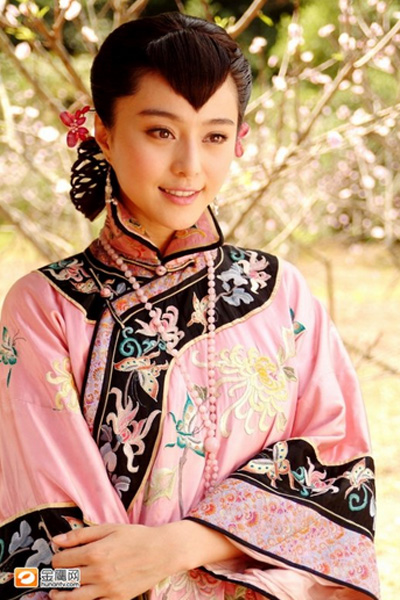Estrellas en vestidos tradicionales de China