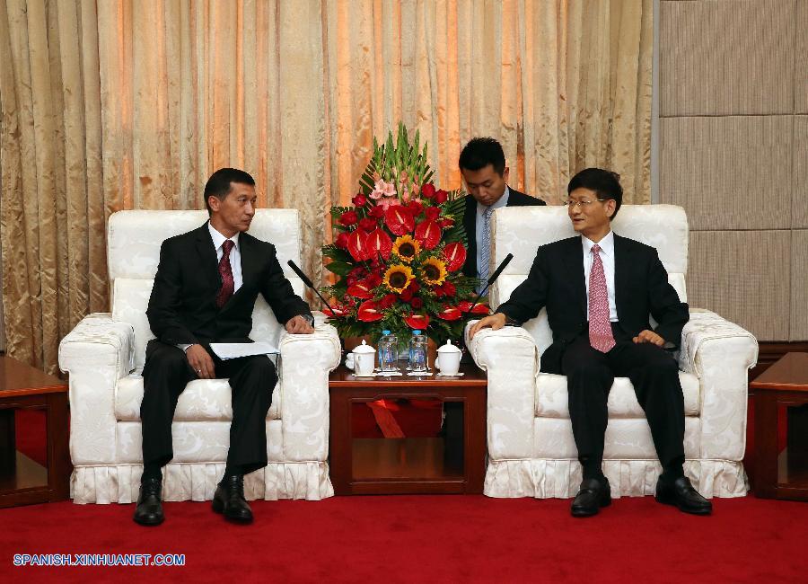 Altos funcionarios de China y Uzbekistán conversan sobre cooperación en seguridad