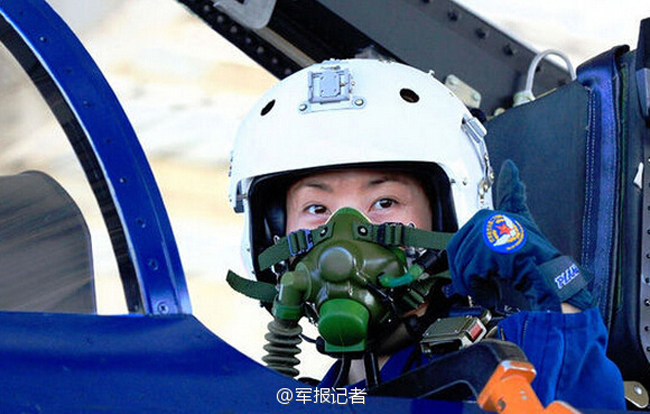 Mujer piloto de combate de la fuerza aérea china
