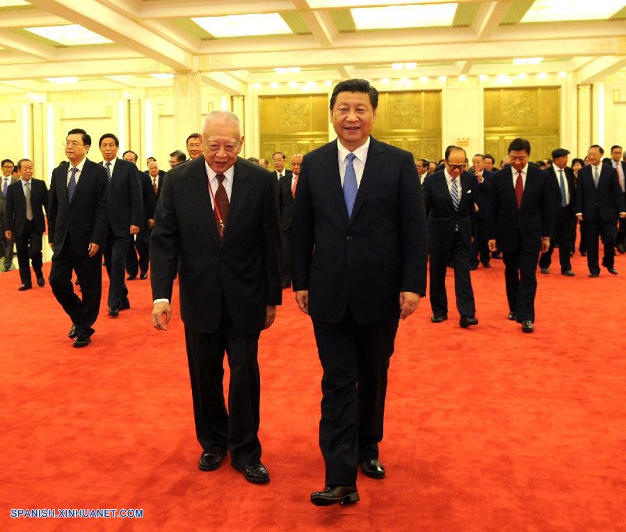 Xi Jinping se reúne con delegación de Hong Kong