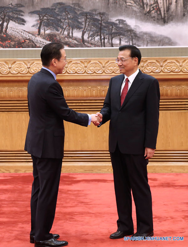 China se abrirá más al mundo, dice primer ministro a diplomáticos  3