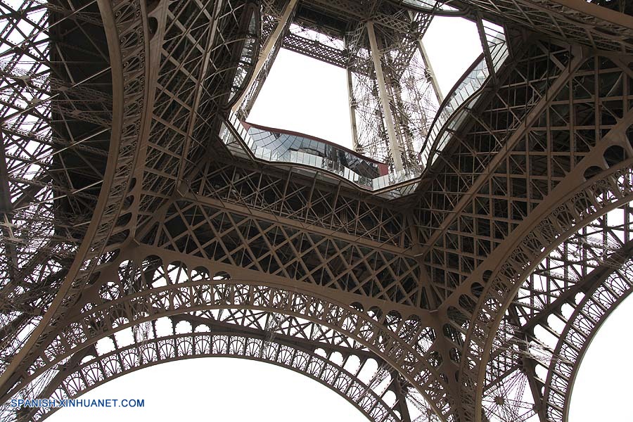 Renuevan Torre Eiffel para atraer a más admiradores