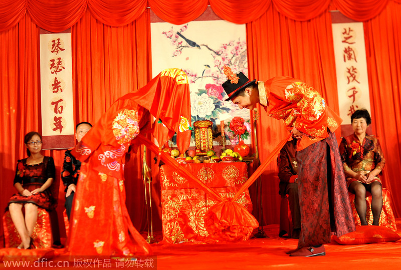 Xu Peng y Tang Jia celebran su boda al estilo Han. [Foto/ IC] 
