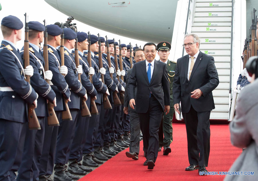PM chino llega a Berlín en visita oficial