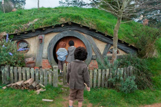 Los niños caracterizados con los vestuarios de El Hobbit.