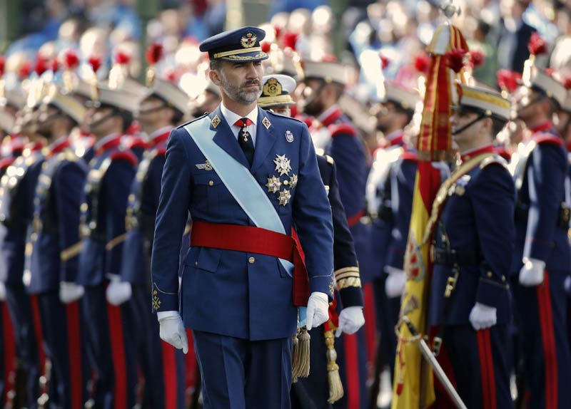 Los reyes de España presiden su primer Día de la Fiesta Nacional con un desfile militar