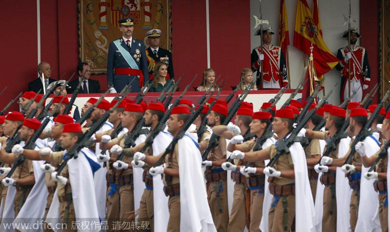 Los reyes de España presiden su primer Día de la Fiesta Nacional con un desfile militar
