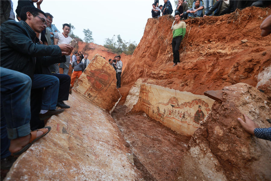 Acaban de desenterrar por azar una tumba con murales de color en las paredes en Qunyi, Wanbao, ciudad de Loudi, provincia de Hunan, el 14 de octubre de2014.