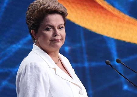 Rousseff acusa al PSDB de Neves de haberse arrodillado ante el FMI cuando gobernó
