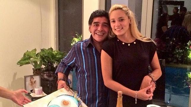 Publican un vídeo donde Maradona golpea a su novia