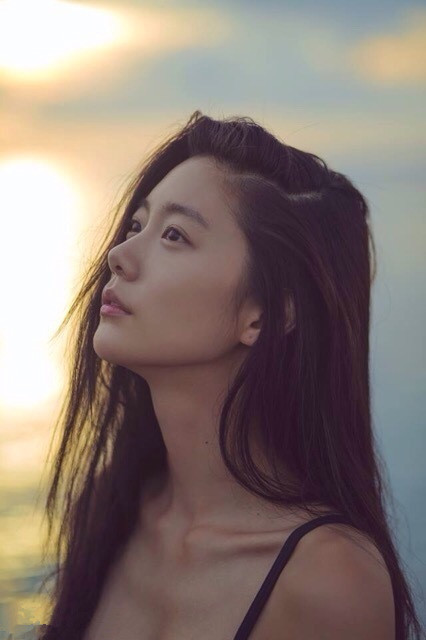 “La segunda belleza del mundo” Clara muestra sus curvas en bikini