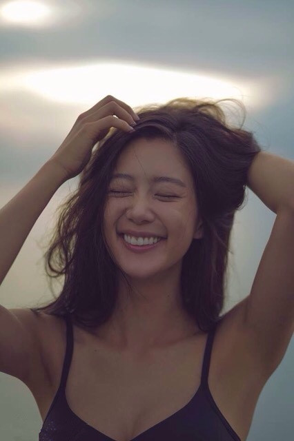 “La segunda belleza del mundo” Clara muestra sus curvas en bikini