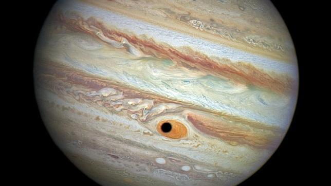 A Júpiter le sale un ojo gigante