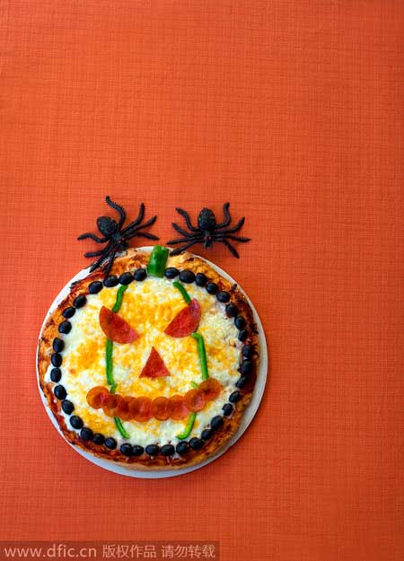 Pizza con decoración de Halloween. [Foto/IC]