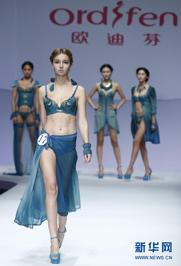 Se celebra concurso de diseño de ropa interior en la Semana de la Moda Internacional de China