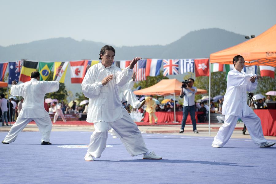 Concursantes de diferentes países compiten en el Sexto Campeonato Mundial de Wushu Tradicional celebrado en la ciudad de Chizhou, Anhui.
