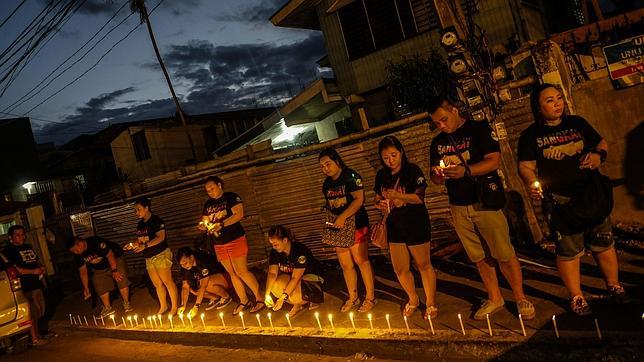 Filipinas honra a sus muertos en el primer aniversario del tifón Yolanda