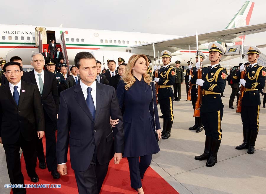 Presidente de México llega a Beijing para asistir a reunión de APEC y visitar China